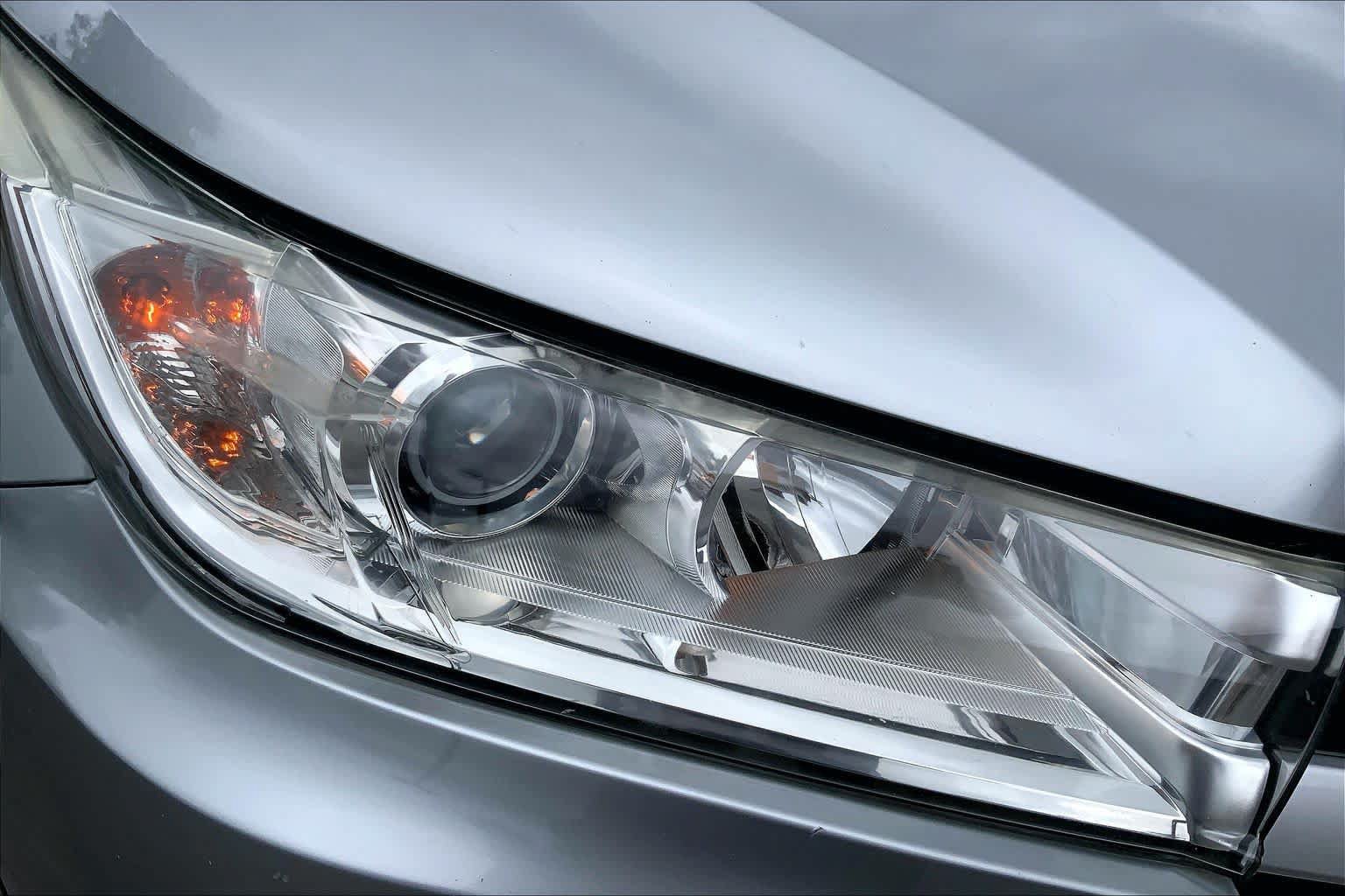Used 2019 Toyota Highlander XLE FWD image 28