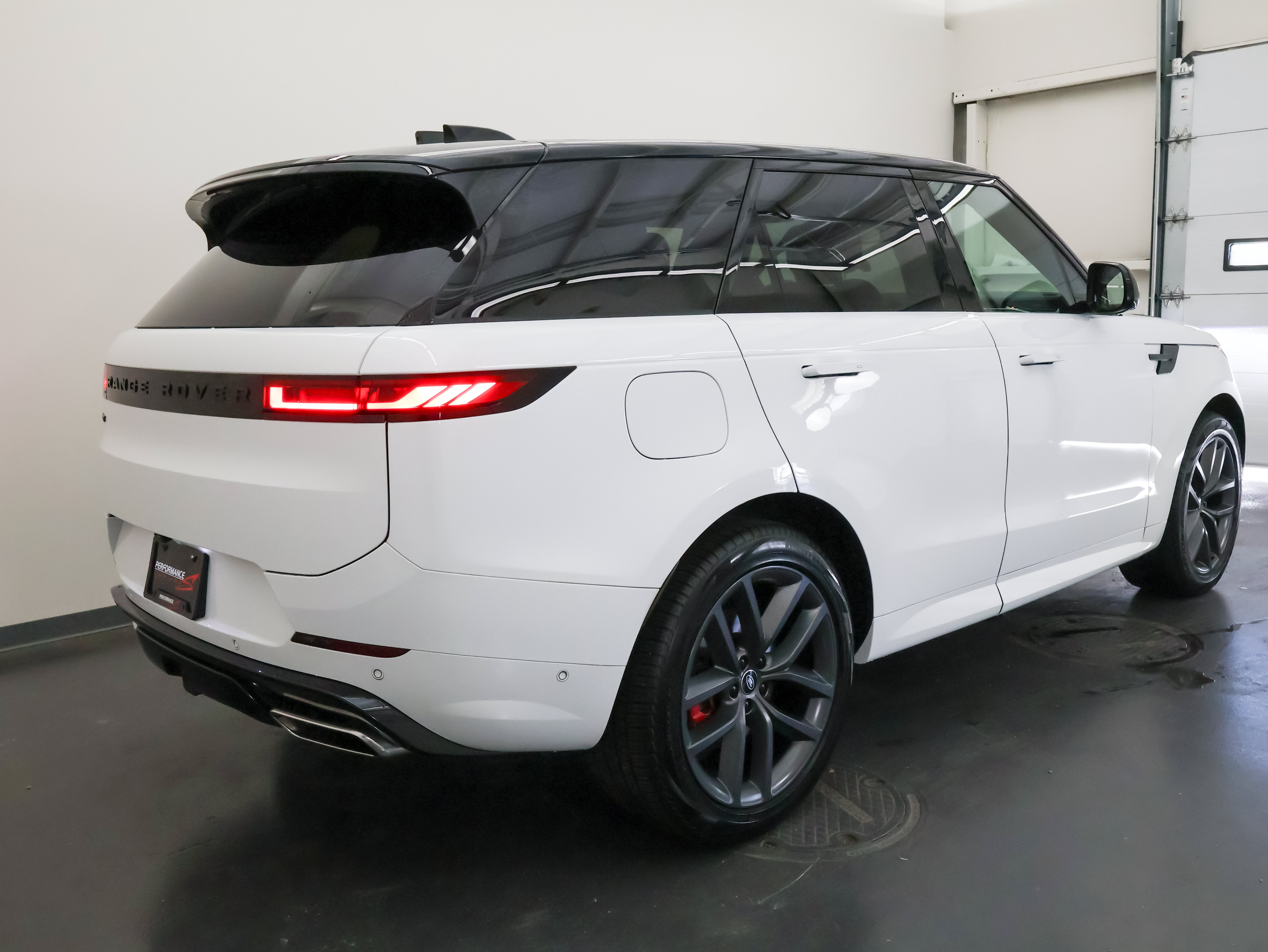 Used 2024 Land Rover Range Rover Sport Dynamic SE AWD/4WD image 3