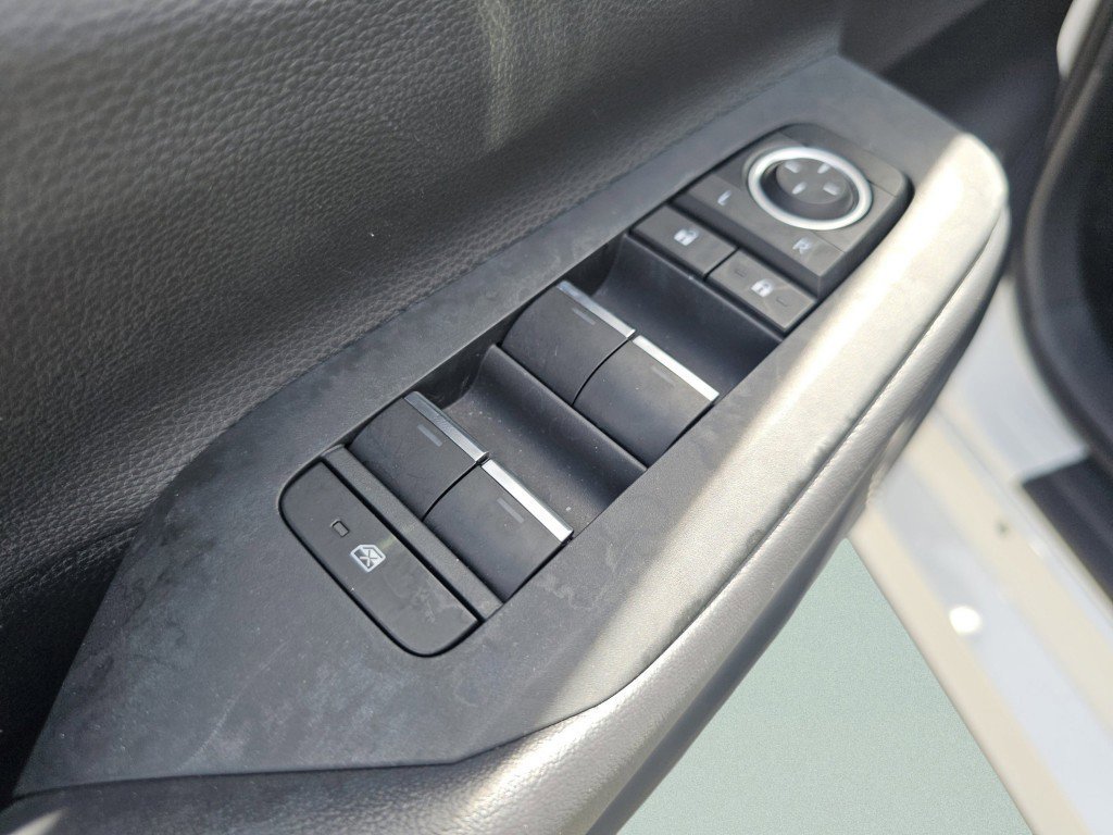 Used 2025 Toyota Prius AWD image 28