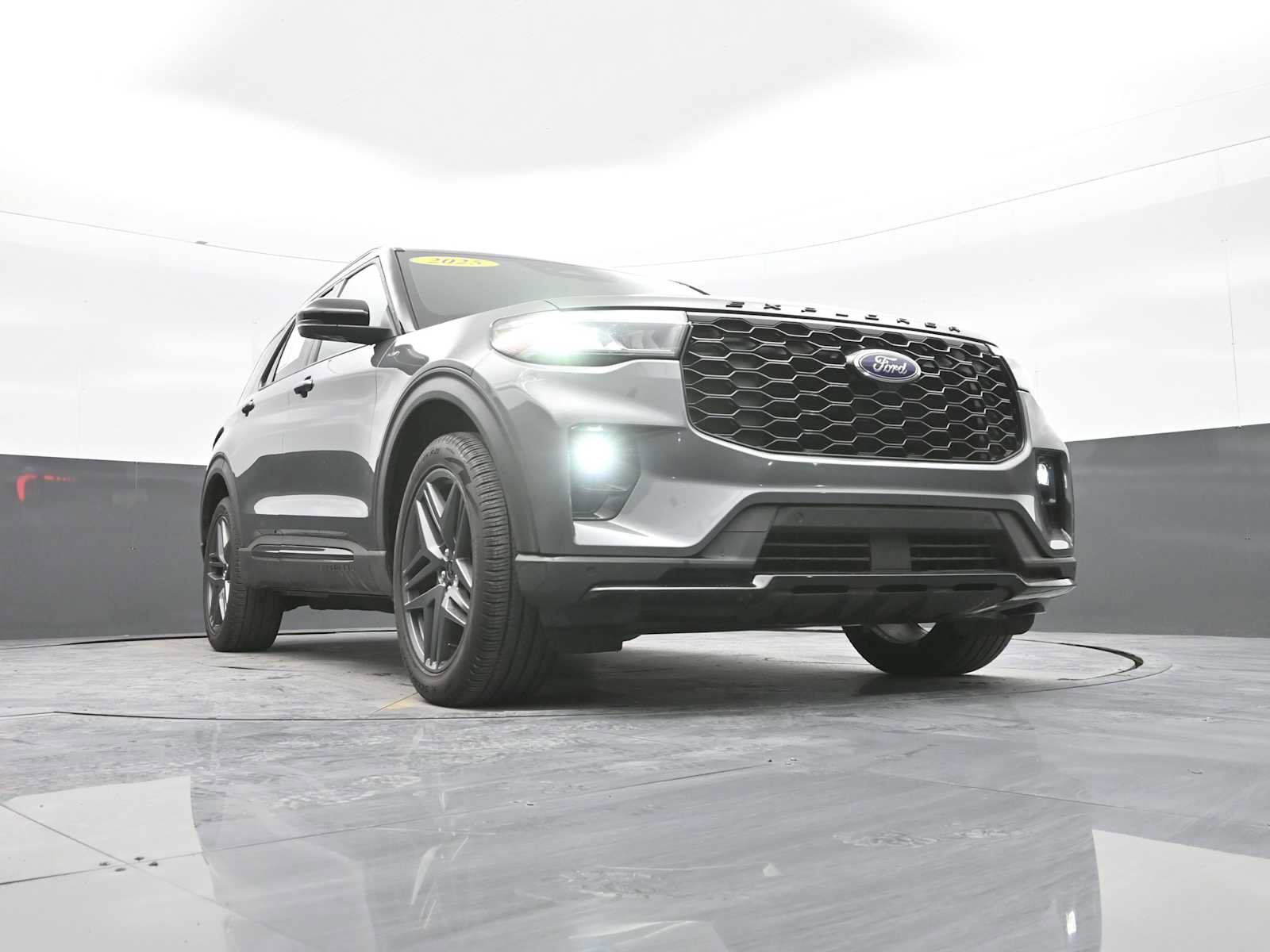 Used 2025 Ford Explorer ST-Line w/ ST-Line Street Pack image 37