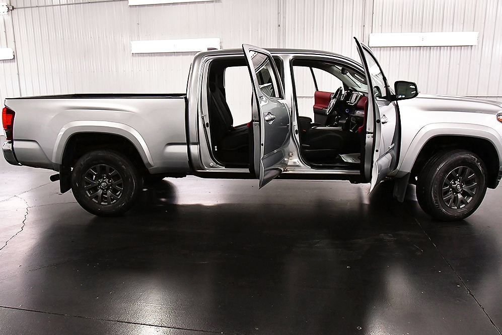 Used 2022 Toyota Tacoma SR5 AWD/4WD image 30