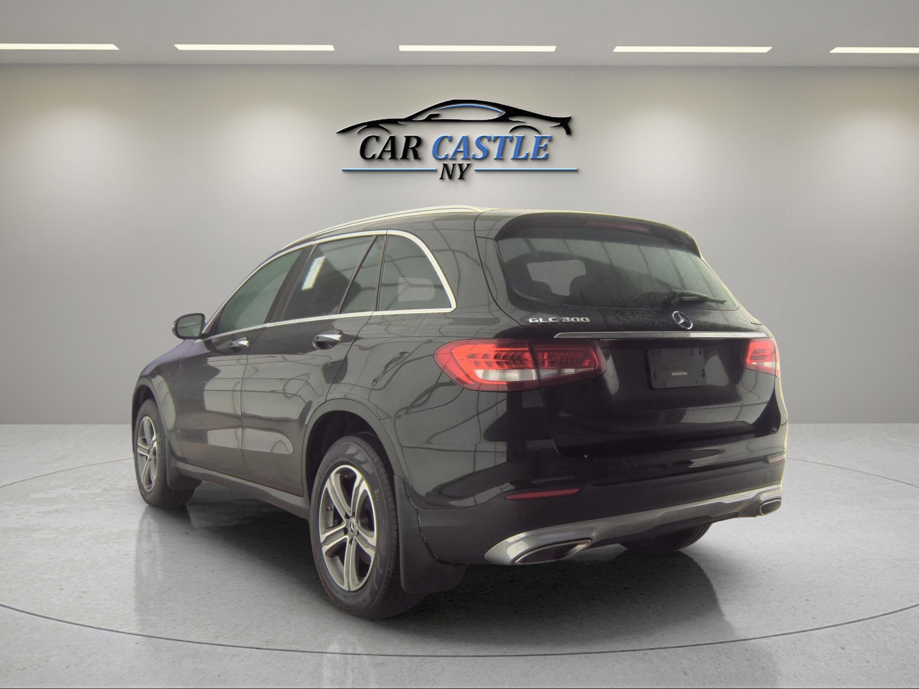 Used 2019 Mercedes-Benz GLC 300 4MATIC w/ Premium Package image 6
