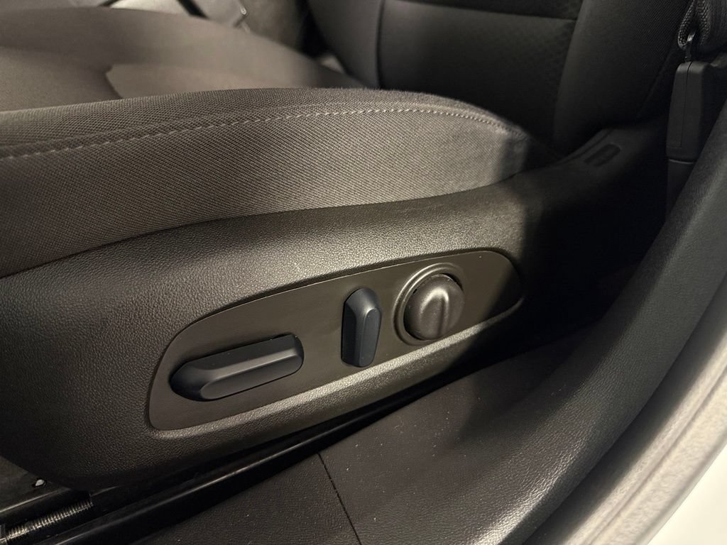 Used 2025 Chevrolet Malibu LT FWD image 24