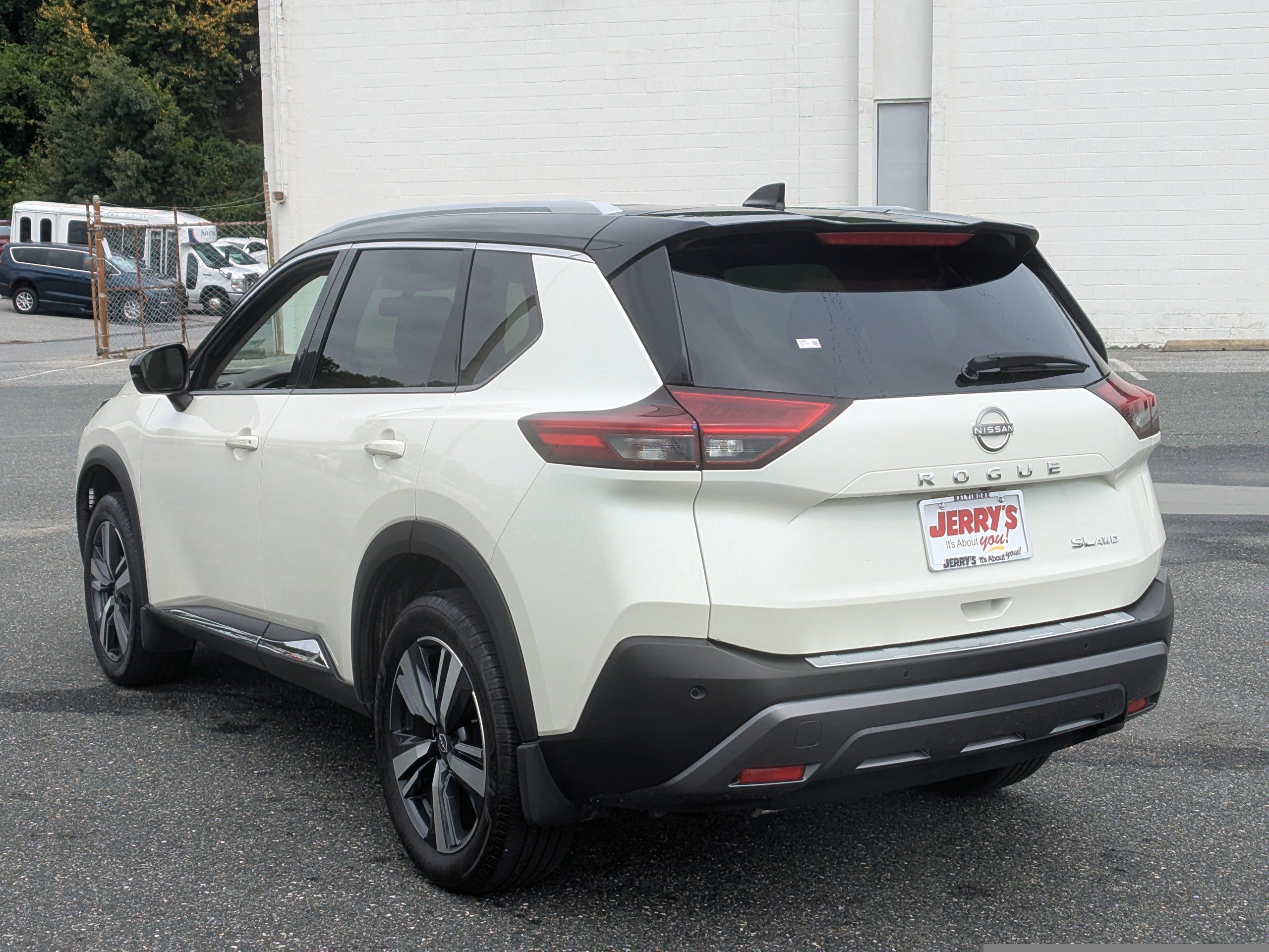 Used 2023 Nissan Rogue SL AWD/4WD image 6