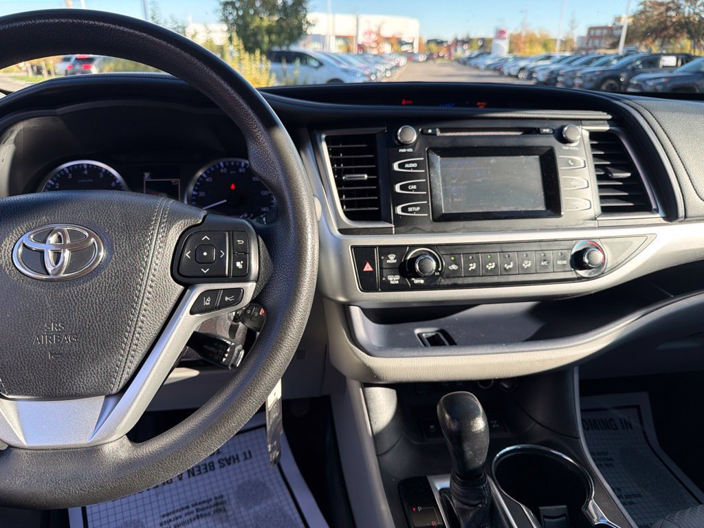 Used 2018 Toyota Highlander LE w/ Protection Package #3 AWD/4WD image 27
