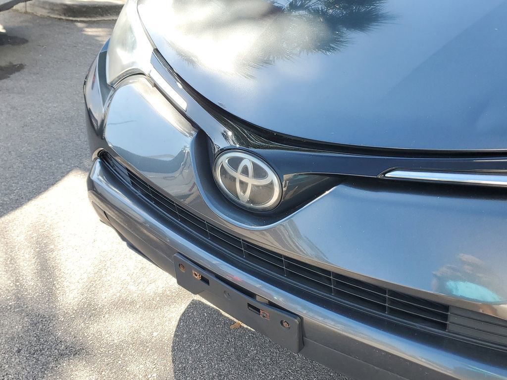 Used 2017 Toyota RAV4 LE image 9