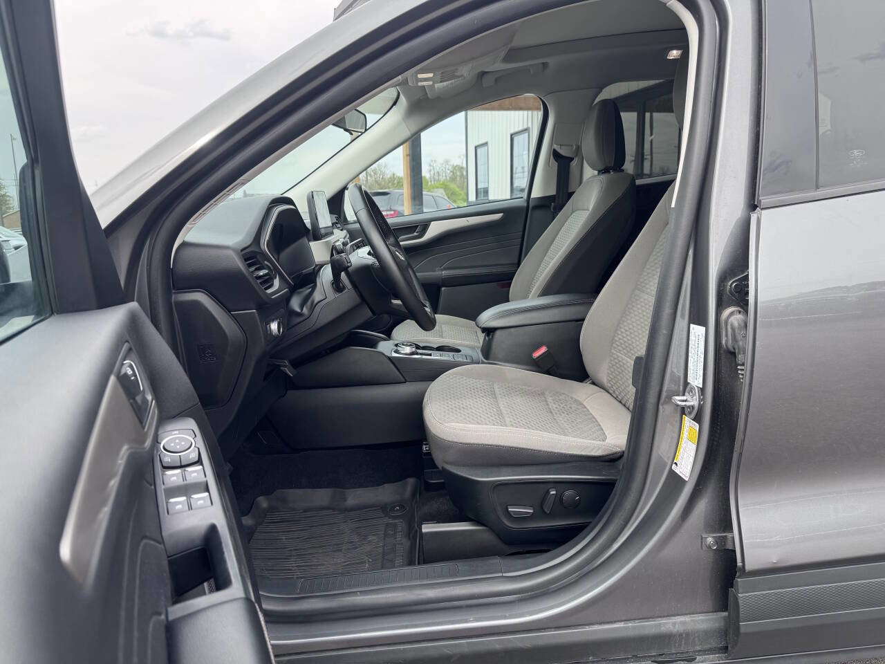 Used 2022 Ford Escape SE w/ SE Sport Appearance Package AWD/4WD image 11