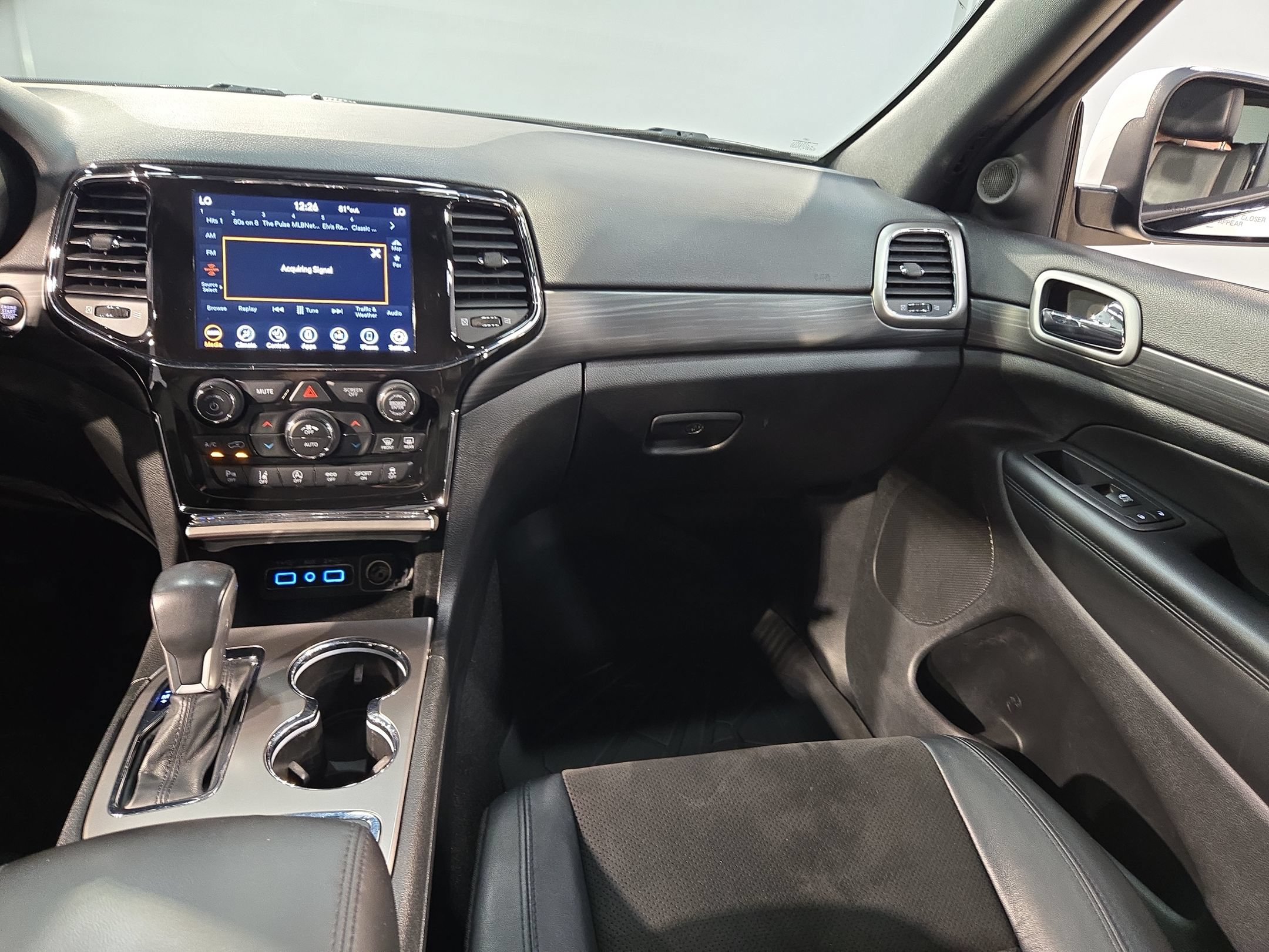 Used 2022 Jeep Grand Cherokee Laredo X AWD/4WD image 11