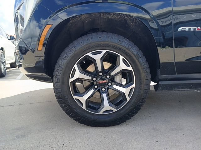 Used 2025 GMC Yukon AT4 w/ AT4 Premium Package AWD/4WD image 5