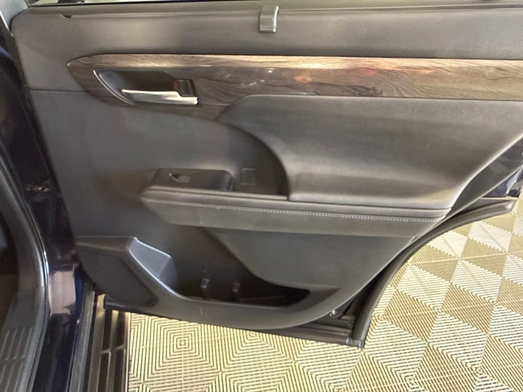 Used 2020 Toyota Highlander Limited FWD image 37