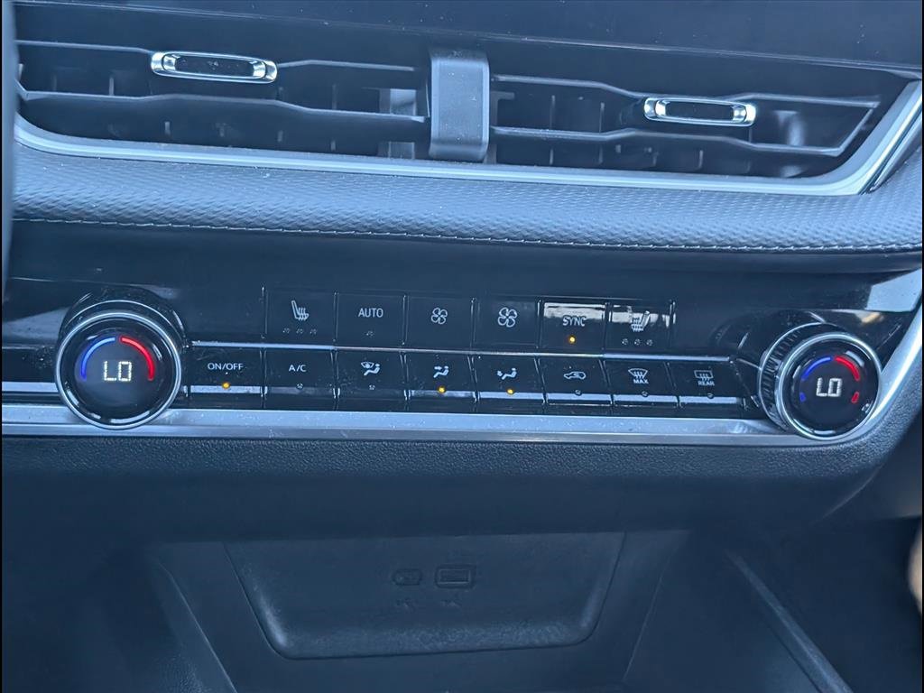 Used 2025 Chevrolet Equinox LT w/ Convenience Package II image 15