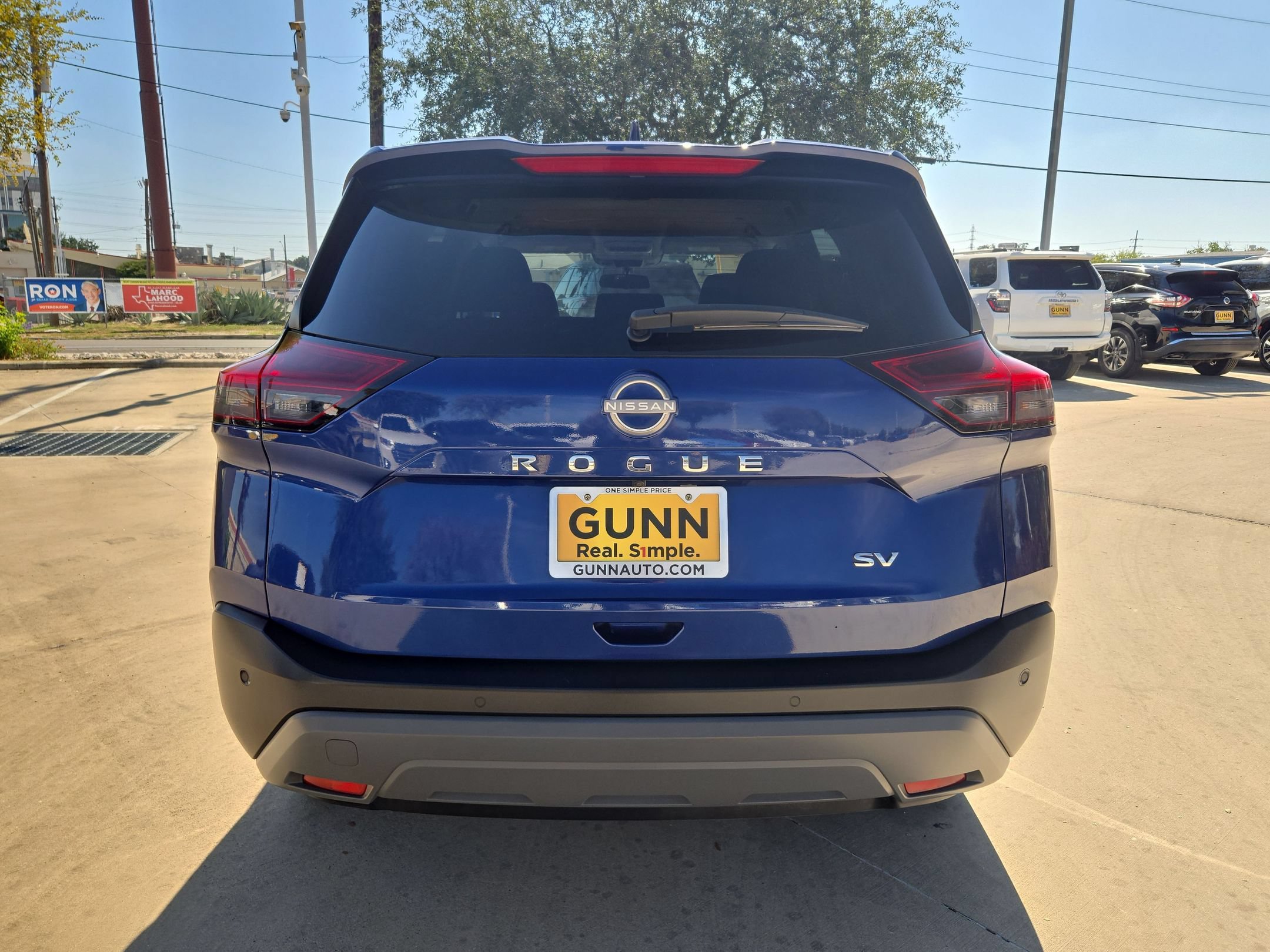 Used 2023 Nissan Rogue SV FWD image 4