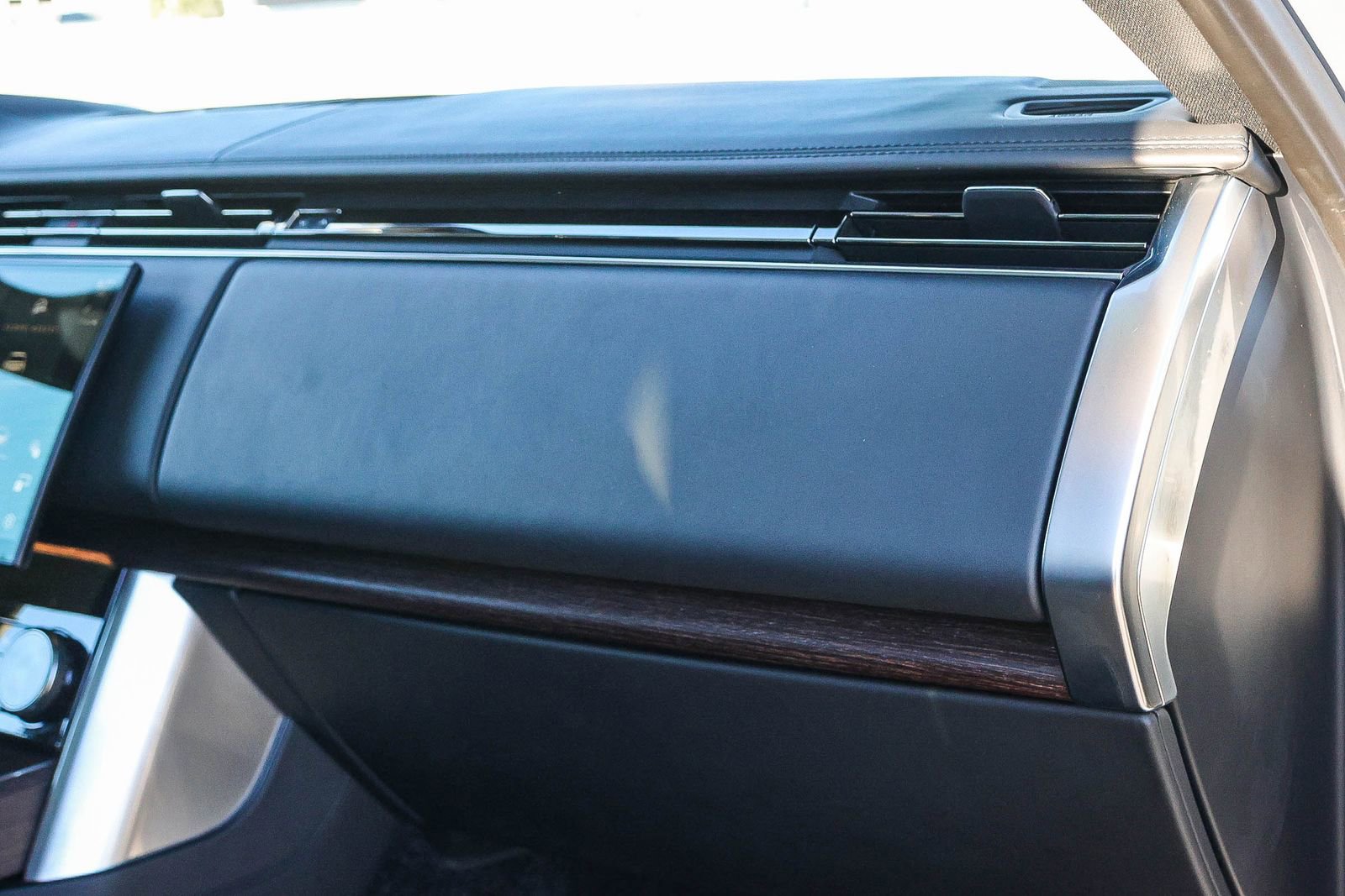 Certified 2023 Land Rover Range Rover SE image 18