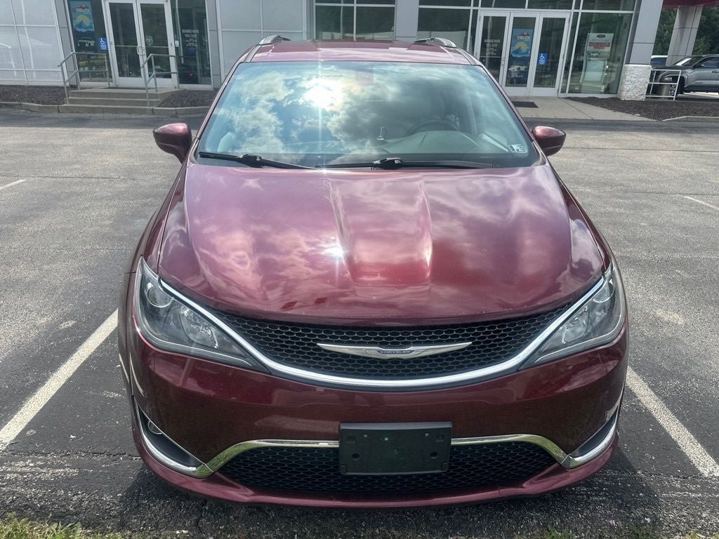 Used 2017 Chrysler Pacifica Touring-L Plus w/ Tire & Wheel Group FWD image 2