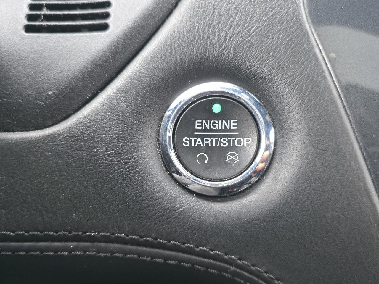 Used 2018 Ford Explorer Platinum image 30