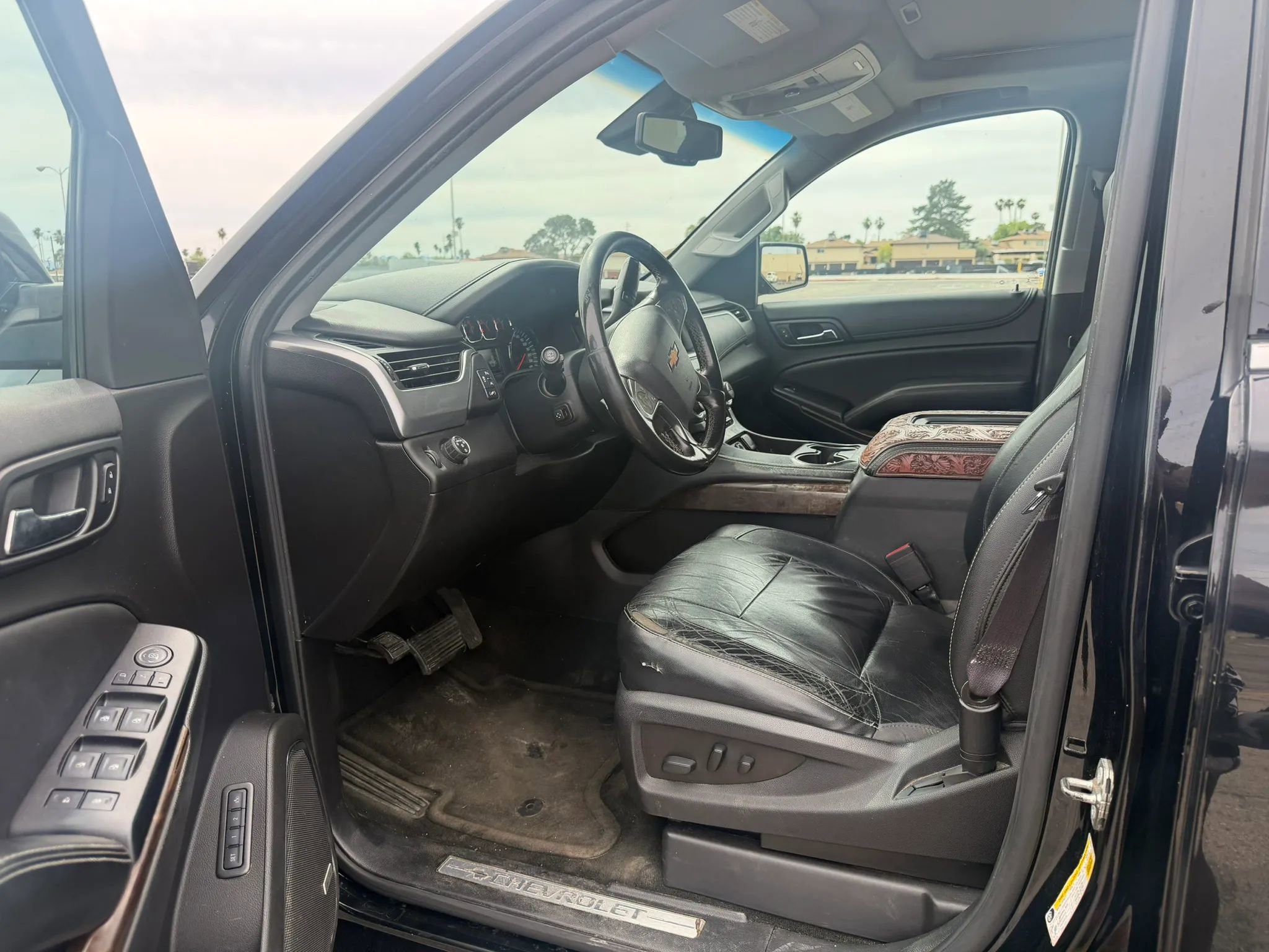Used 2016 Chevrolet Suburban LT RWD image 9