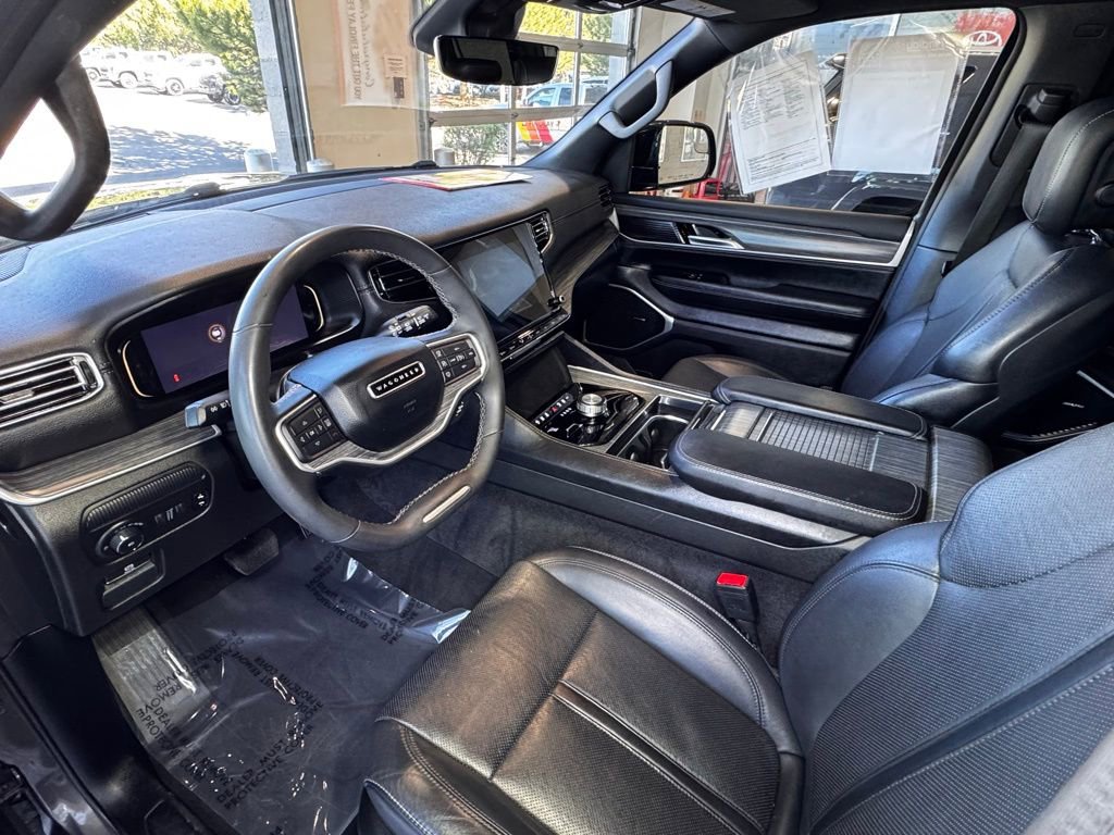 Used 2024 Jeep Wagoneer L Series II w/ Flexible Seating Group AWD/4WD image 14