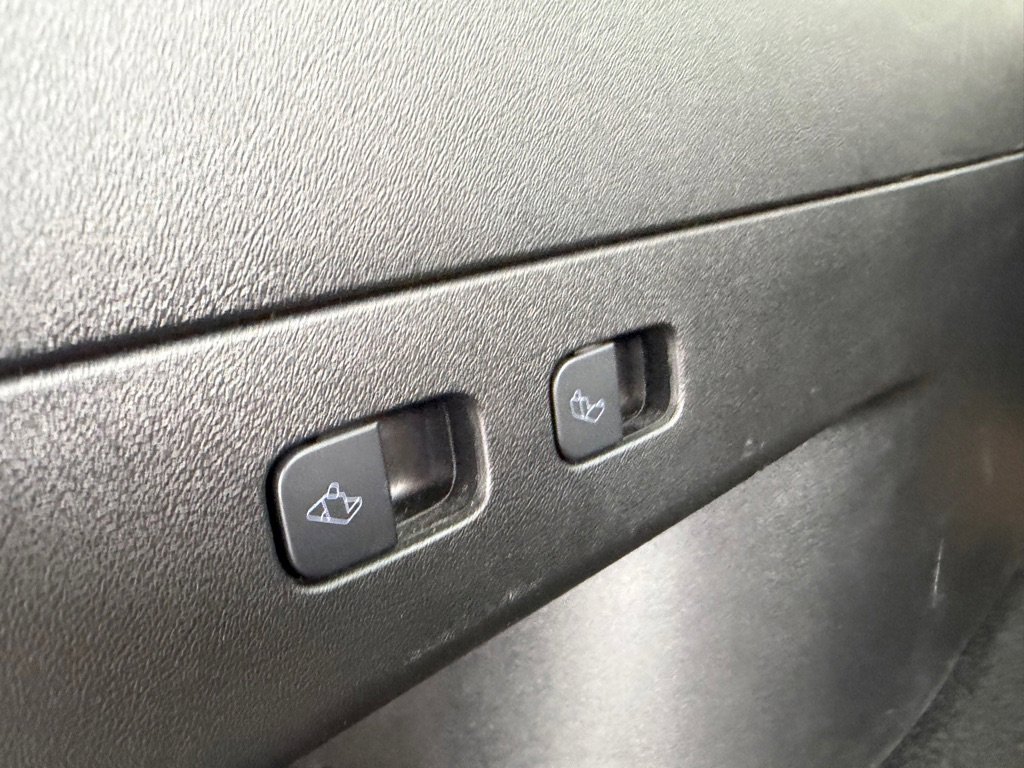 Used 2021 Tesla Model Y Long Range image 28