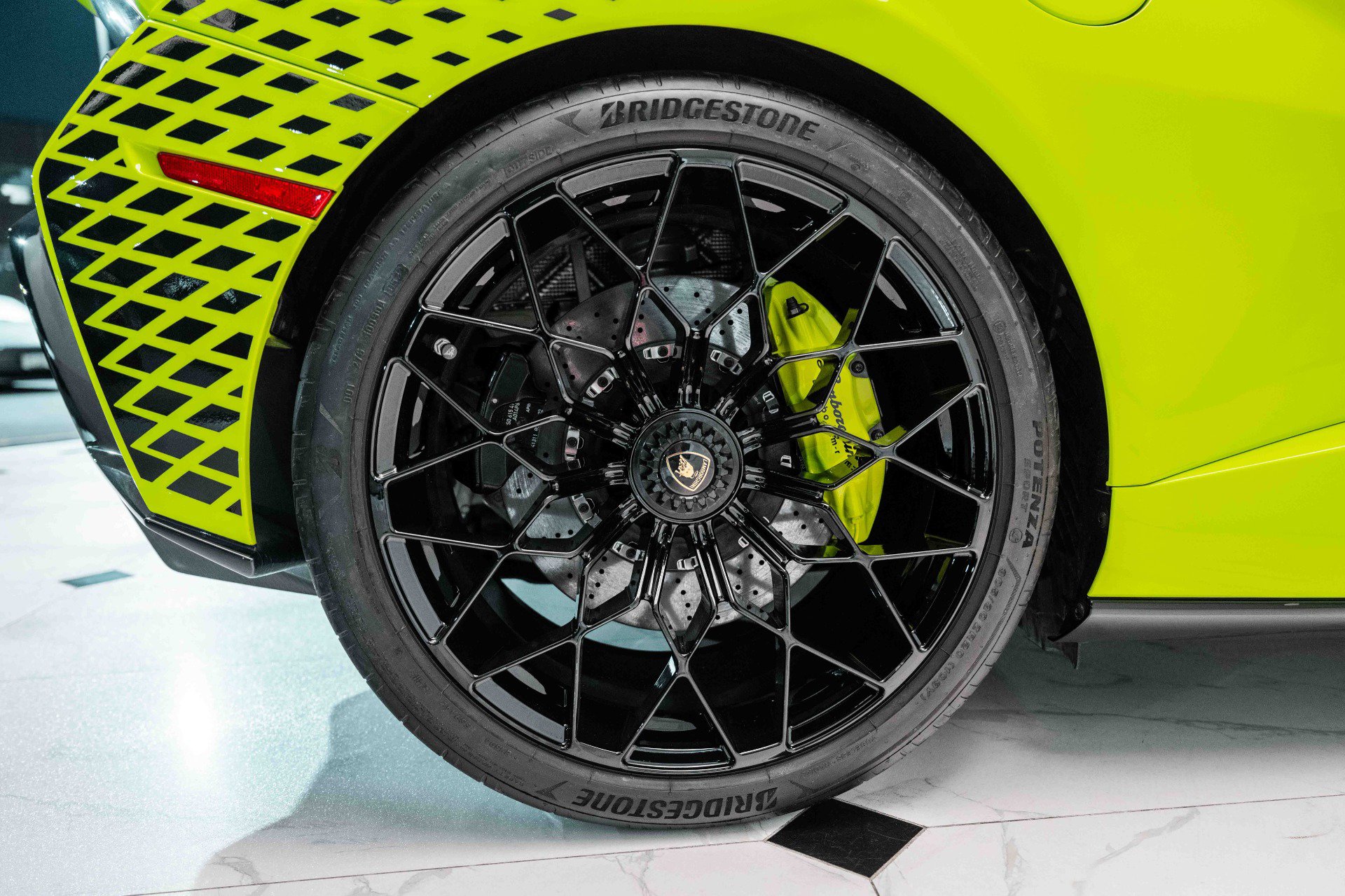 Used 2022 Lamborghini Huracan STO image 12