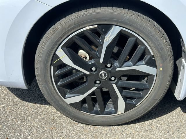 Used 2024 Nissan Versa SR w/ Trunk Package FWD image 16