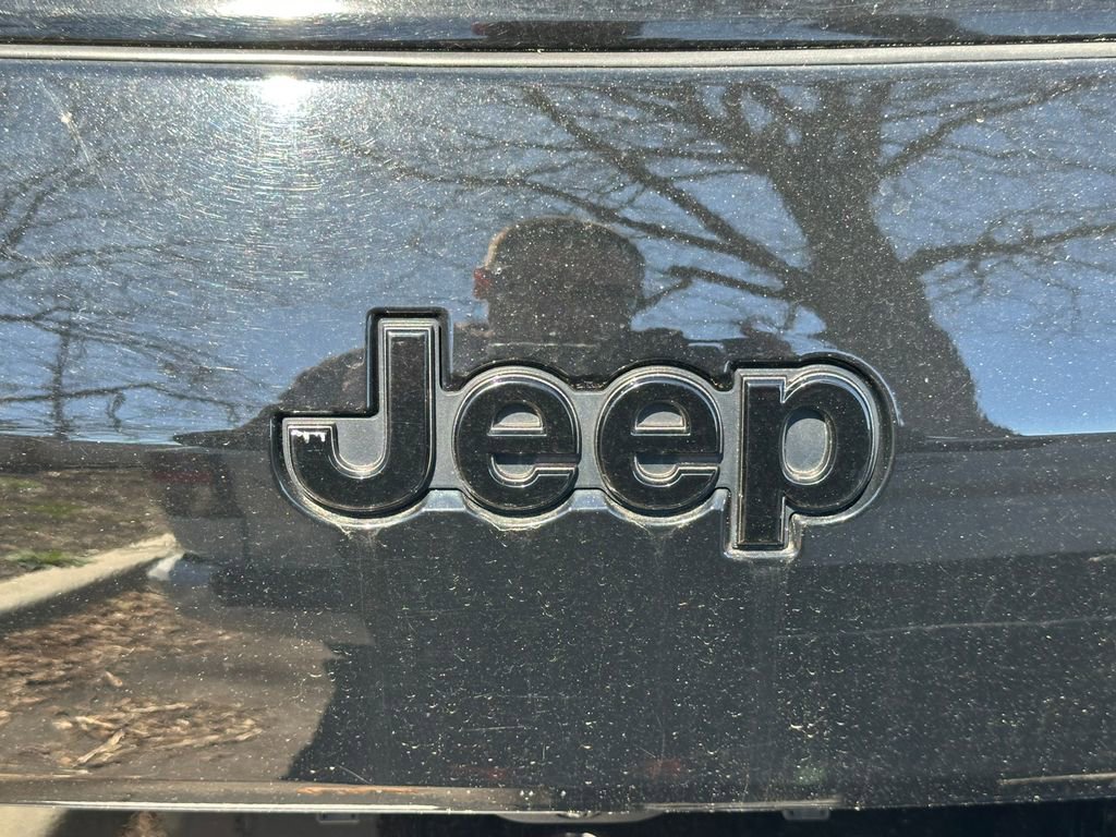 Used 2024 Jeep Grand Cherokee L Laredo AWD/4WD image 30