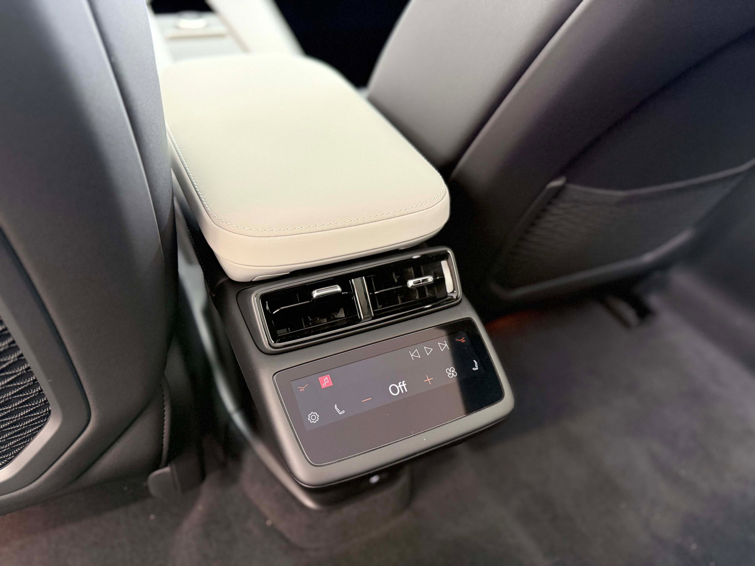 New 2026 Polestar Polestar 4 w/ Performance Pack AWD/4WD image 12