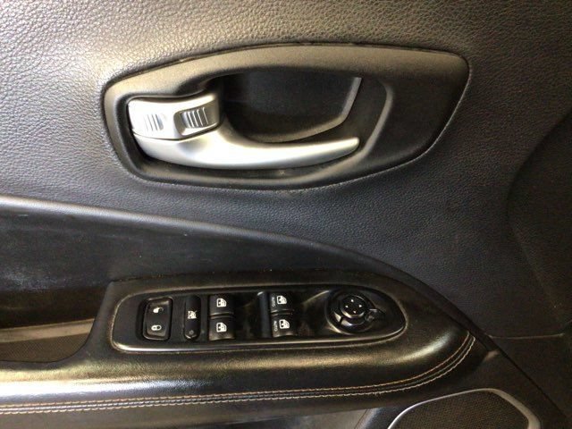 Used 2017 Jeep Compass Latitude w/ Popular Equipment Group AWD/4WD image 13