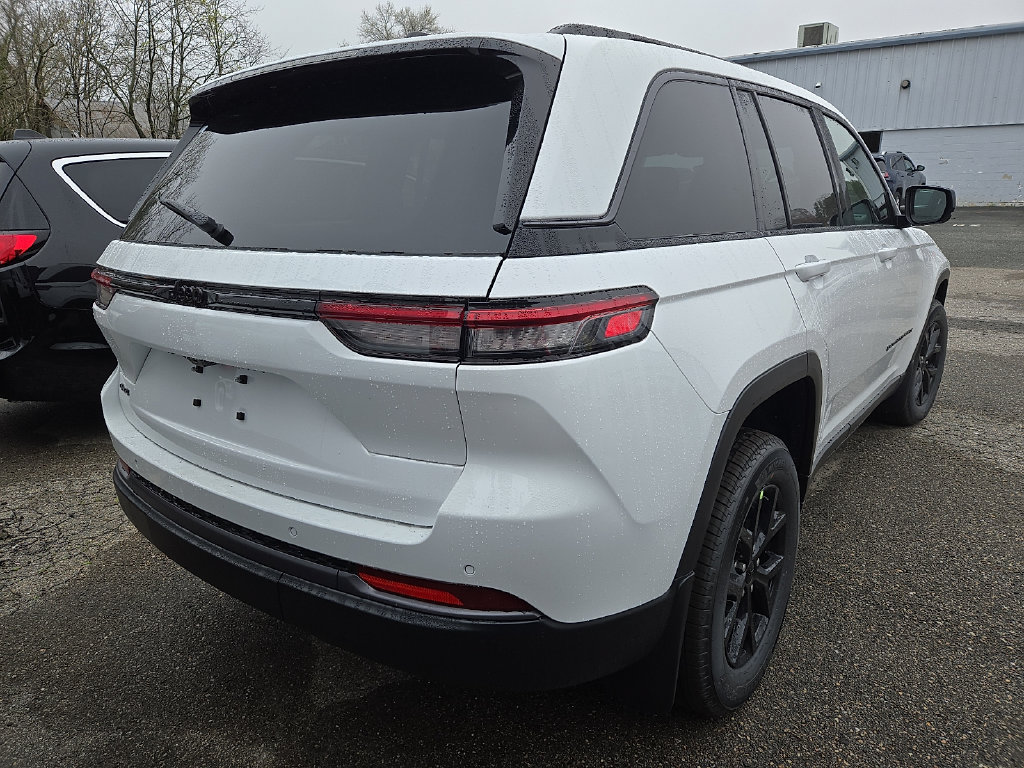 New 2026 Jeep Grand Cherokee Altitude AWD/4WD image 4