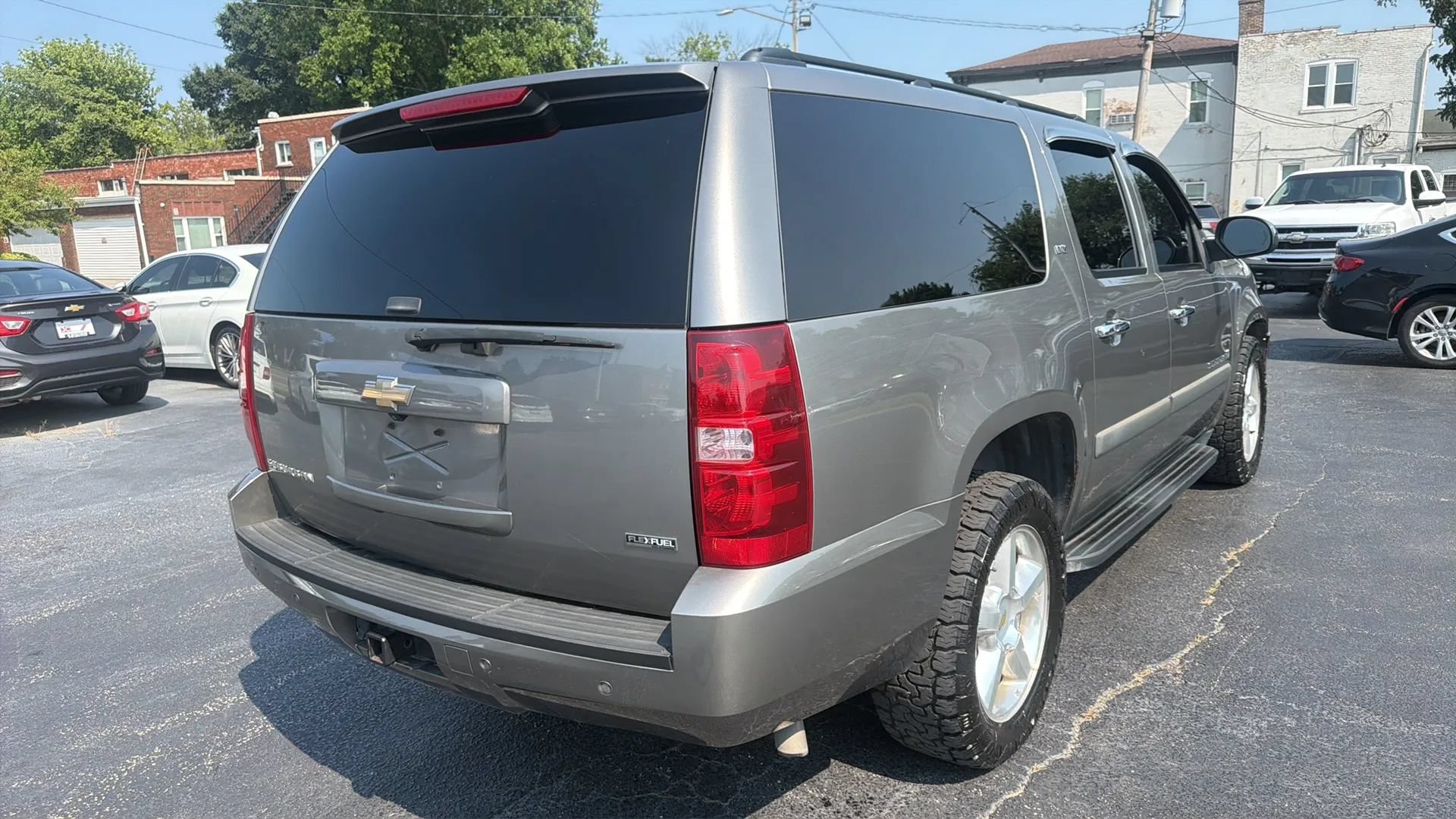 Used 2008 Chevrolet Suburban LTZ w/ LTZ Preferred Equipment Group AWD/4WD image 5