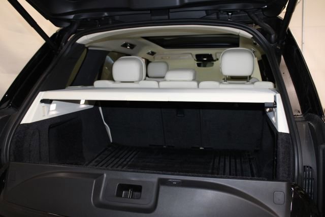 Used 2025 Land Rover Range Rover SE image 44