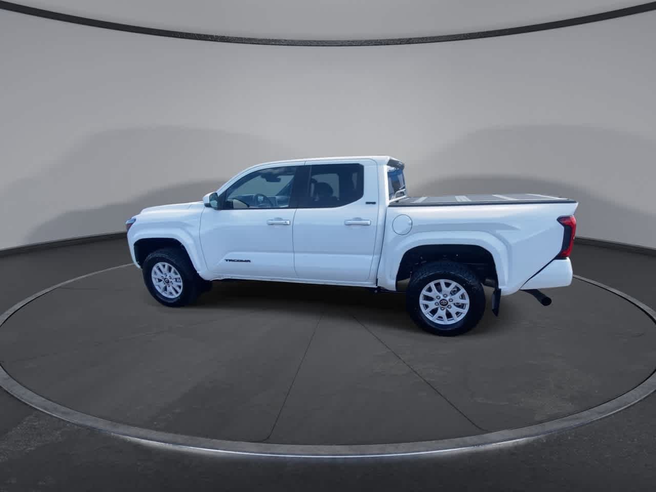Certified 2024 Toyota Tacoma SR5 AWD/4WD image 6
