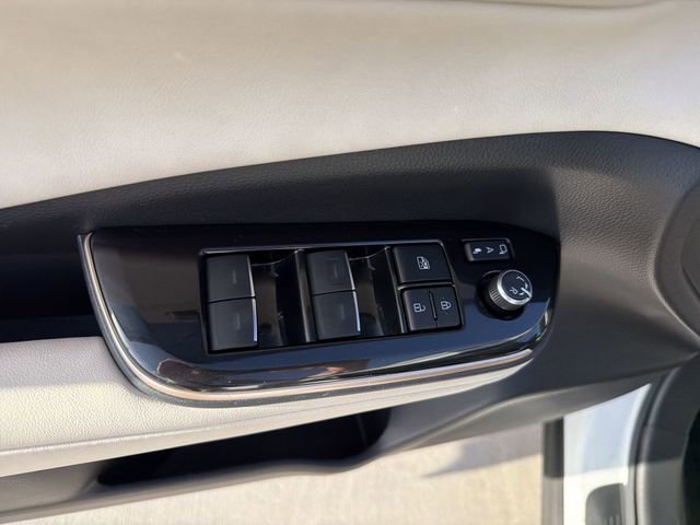 Certified 2024 Toyota Crown AWD/4WD image 10
