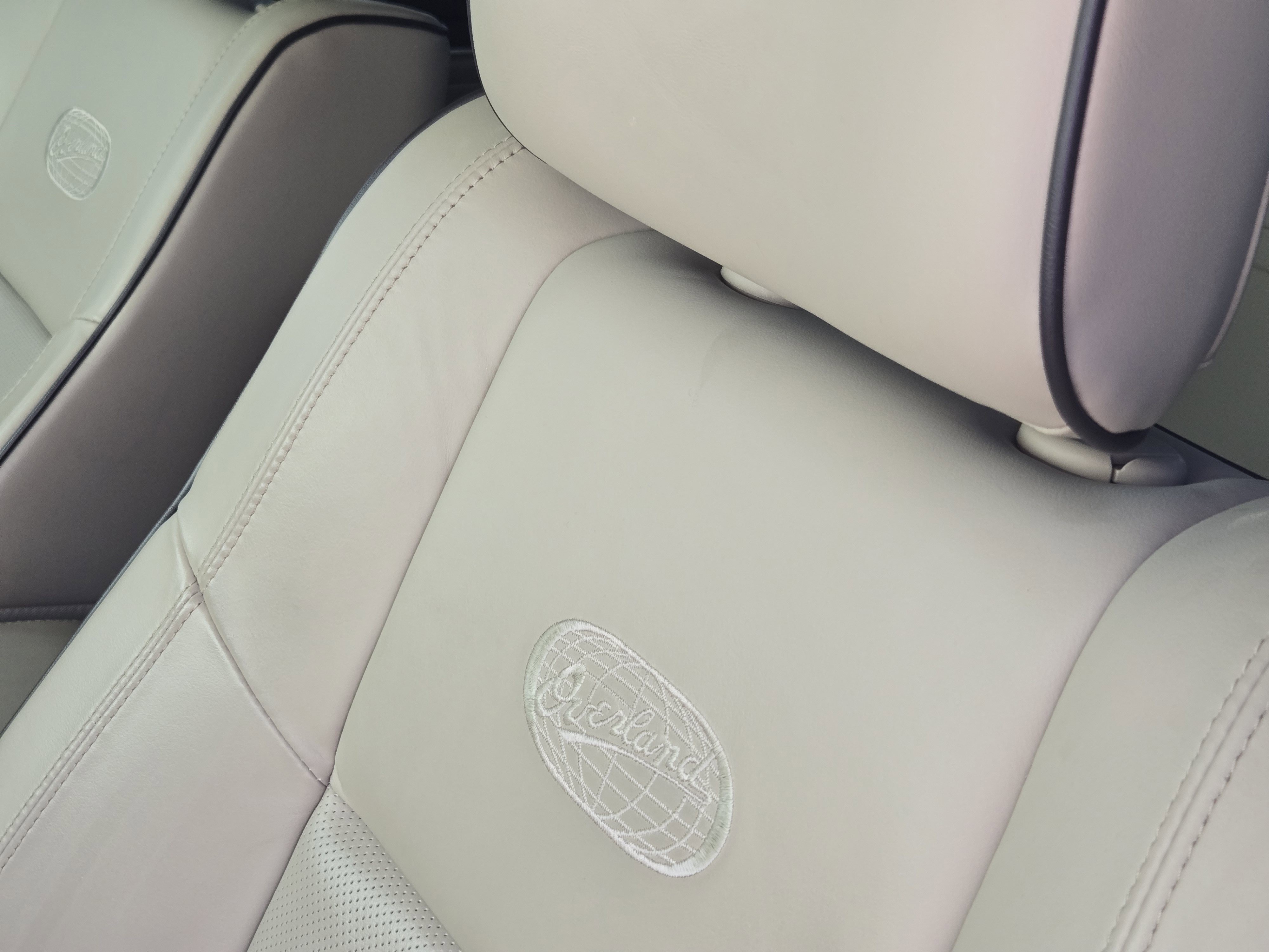 Used 2018 Jeep Grand Cherokee Overland RWD image 16