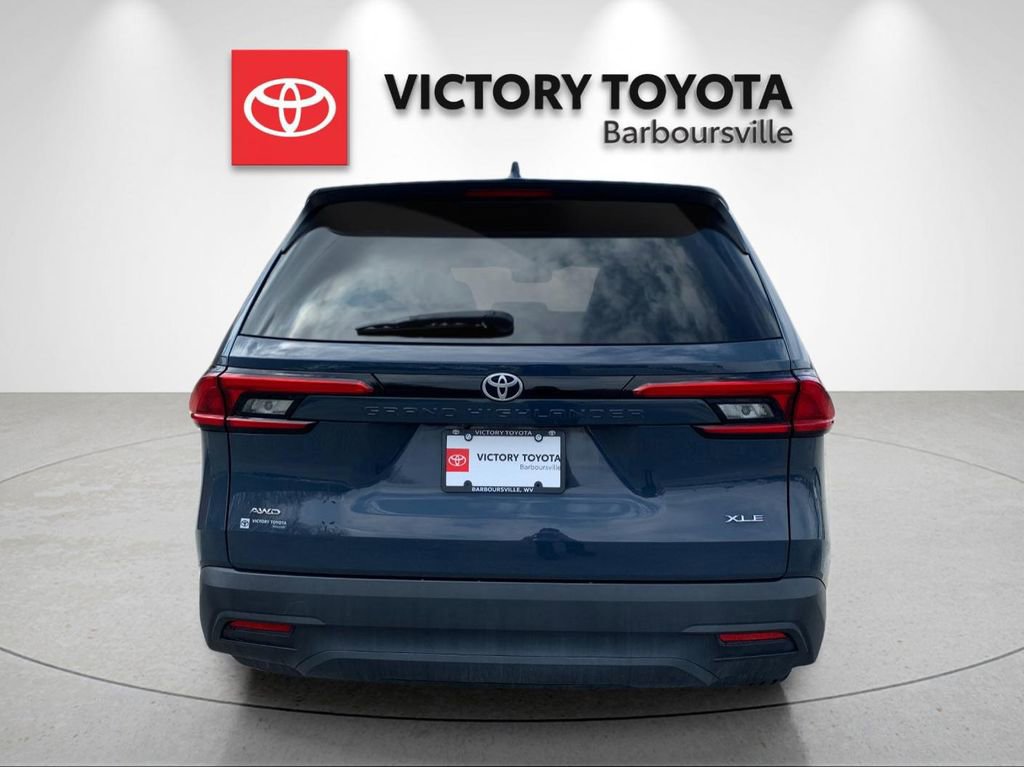 Used 2024 Toyota Grand Highlander XLE image 4
