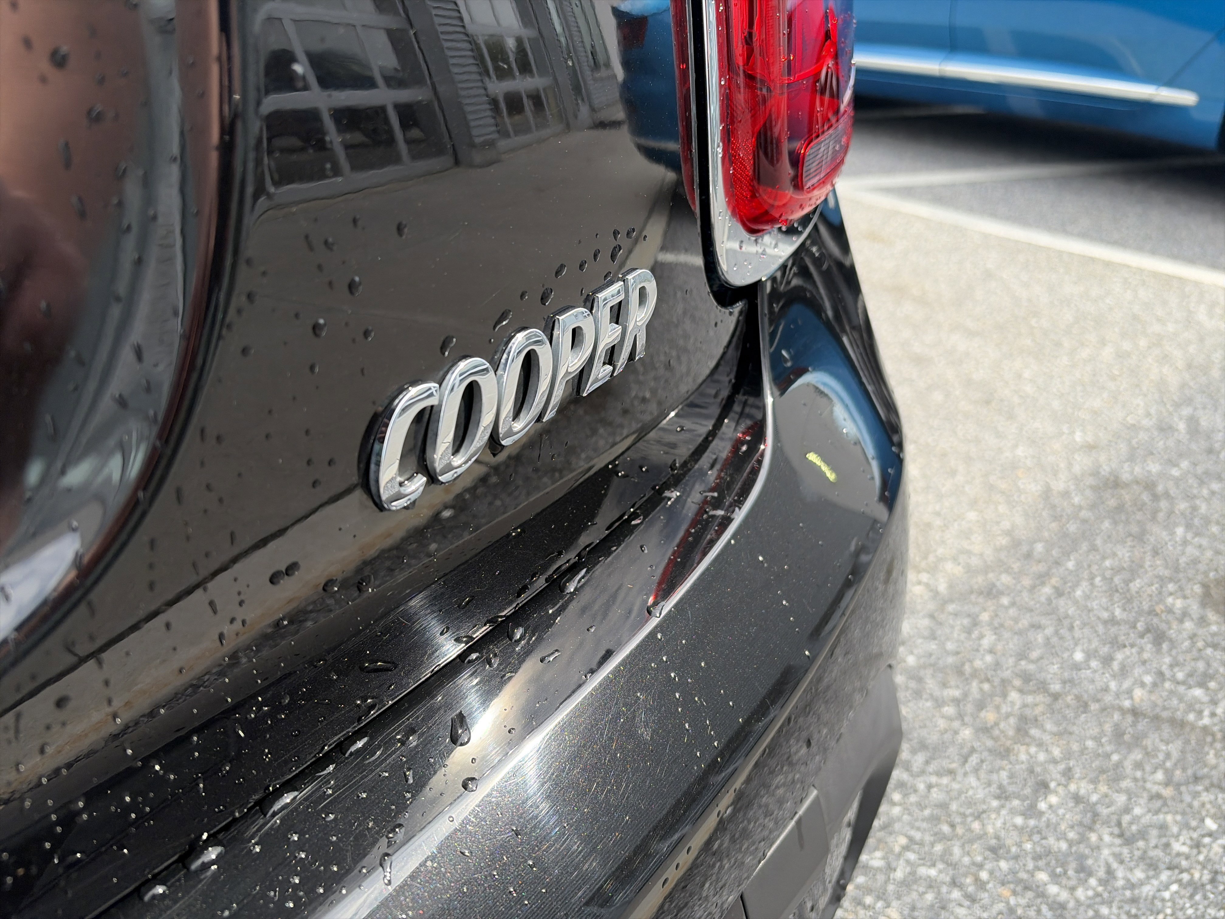 Used 2022 MINI Cooper 2-Door Hardtop image 8