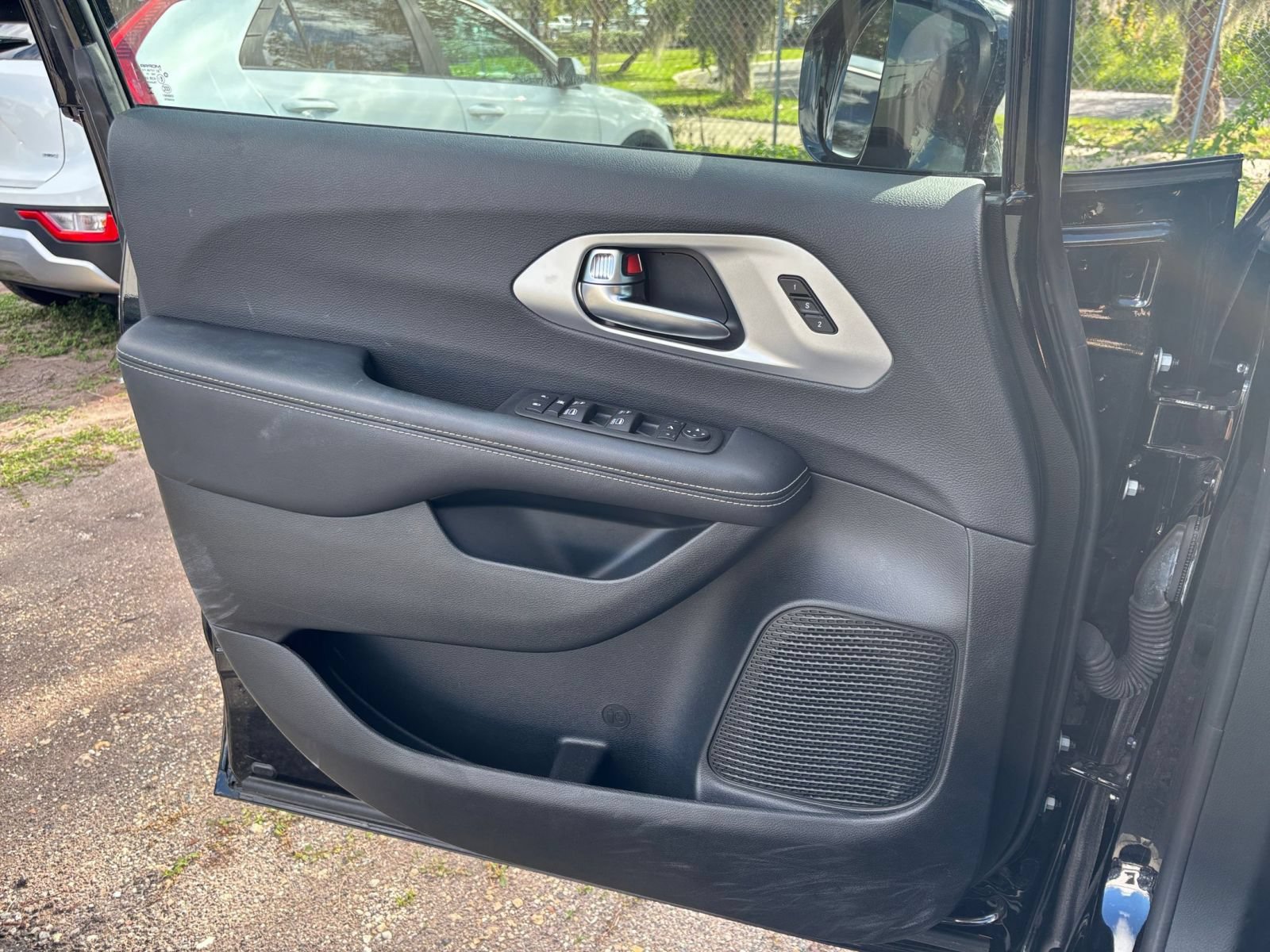 Used 2025 Chrysler Pacifica Limited FWD image 18