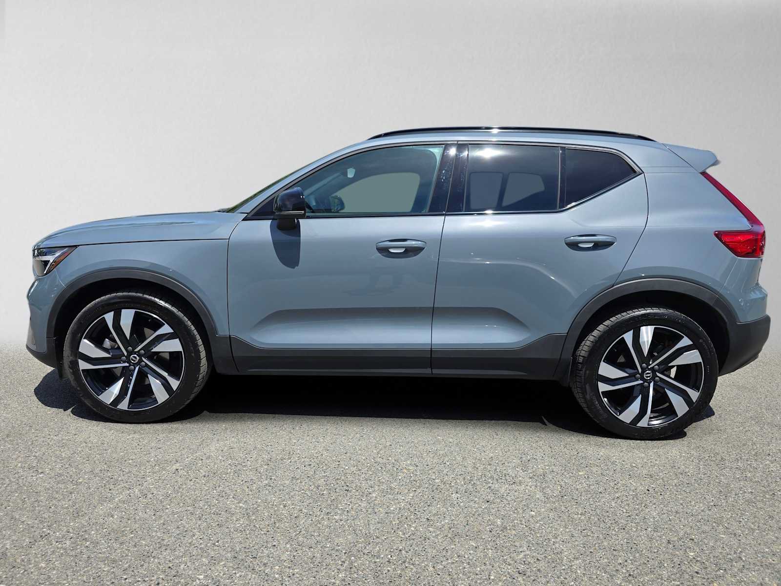 Certified 2023 Volvo XC40 B5 Plus w/ Protection Package Premier AWD/4WD image 6