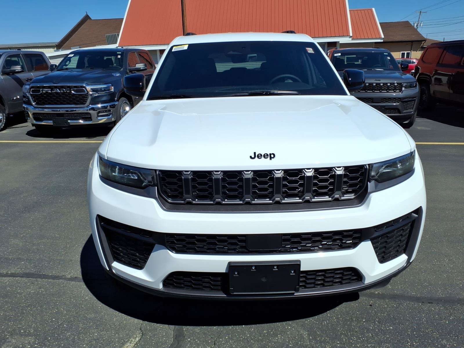 New 2026 Jeep Grand Cherokee L 4WD image 2
