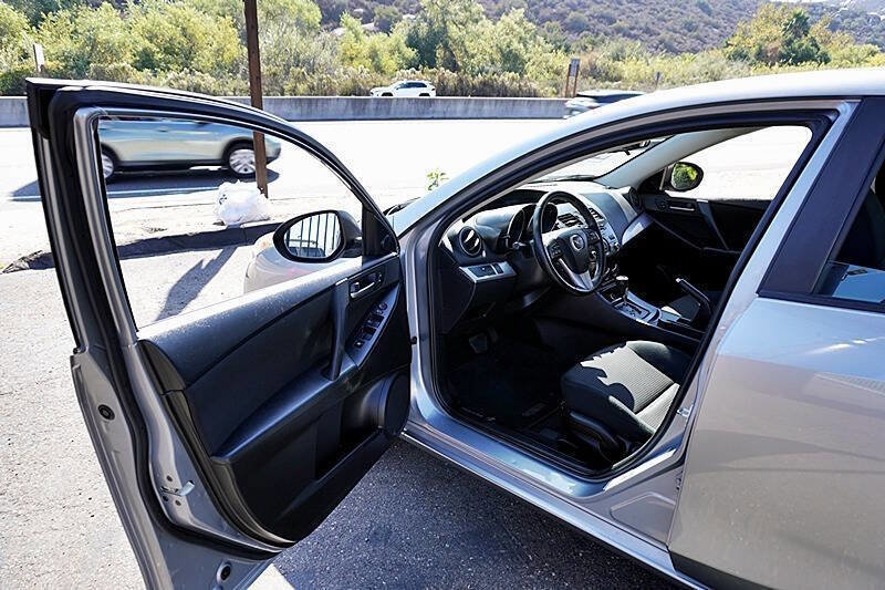 Used 2012 MAZDA MAZDA3 i Touring image 30