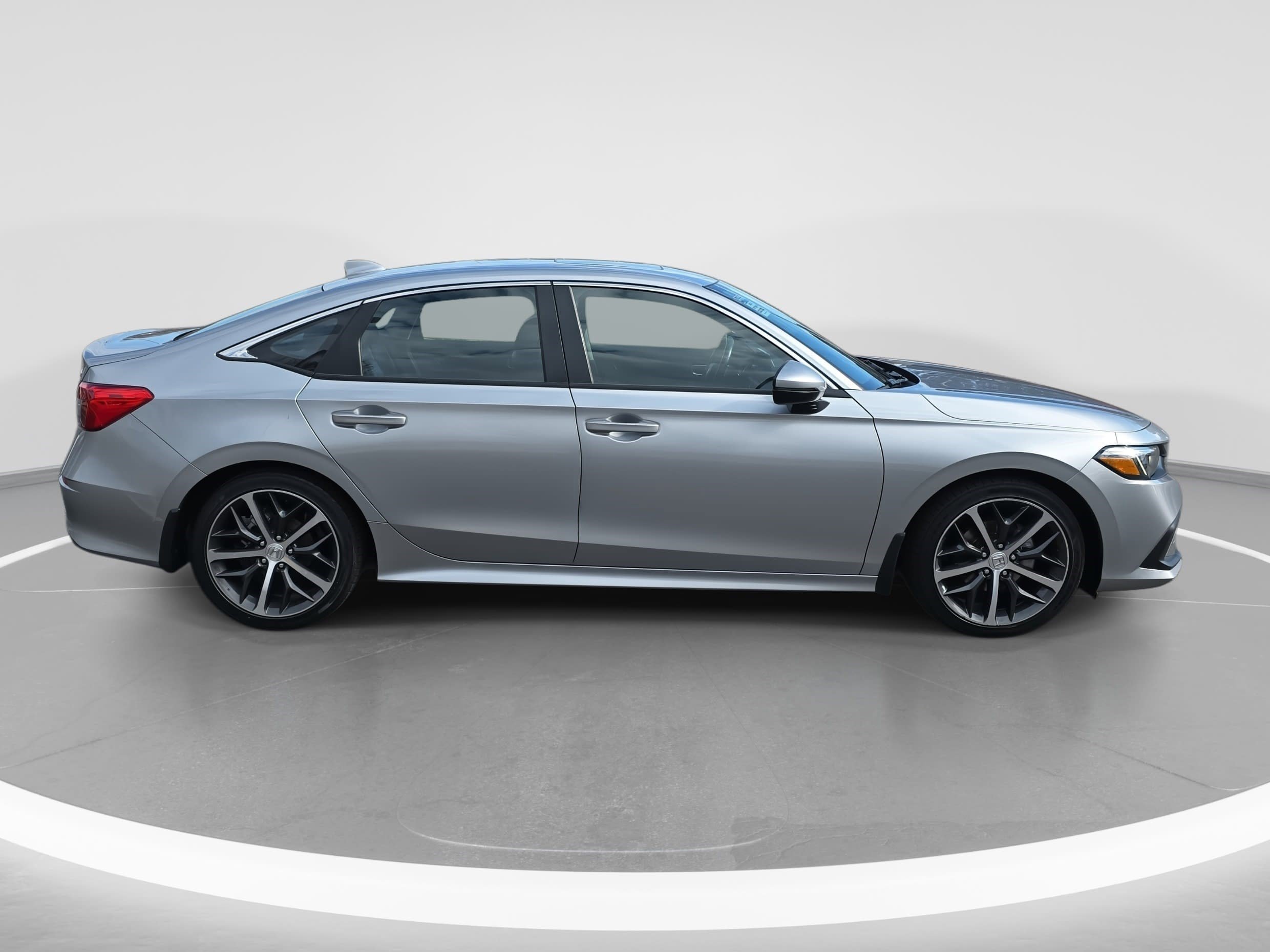 Used 2023 Honda Civic Touring image 4