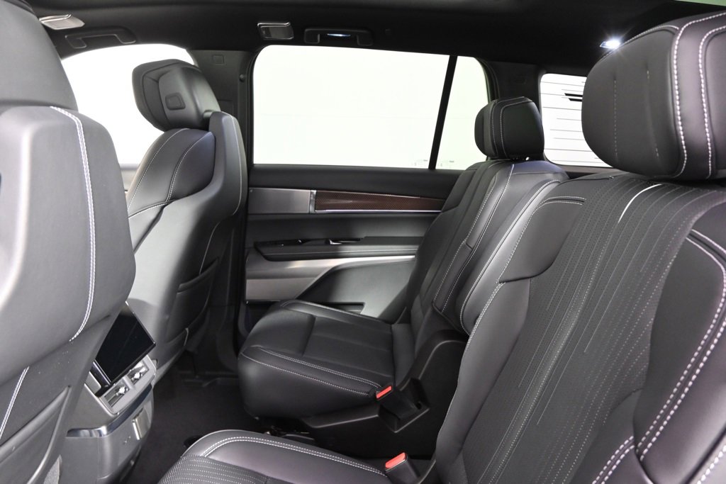 New 2026 Cadillac Vistiq Luxury w/ LPO, Floor Liner Package image 20