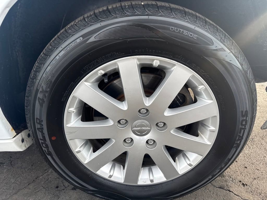 Used 2016 Chrysler Town & Country Touring w/ Driver Convenience Group image 39