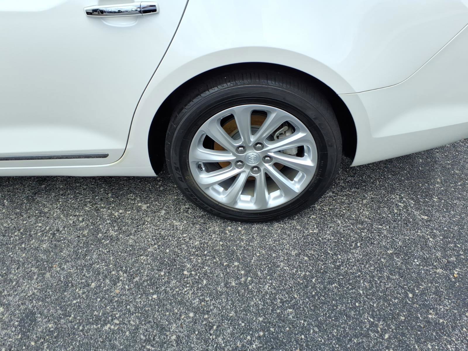 Used 2015 Buick LaCrosse Leather w/ Driver Confidence Package #1 FWD image 5