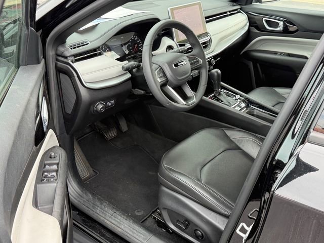 Used 2025 Jeep Compass Limited AWD/4WD image 9