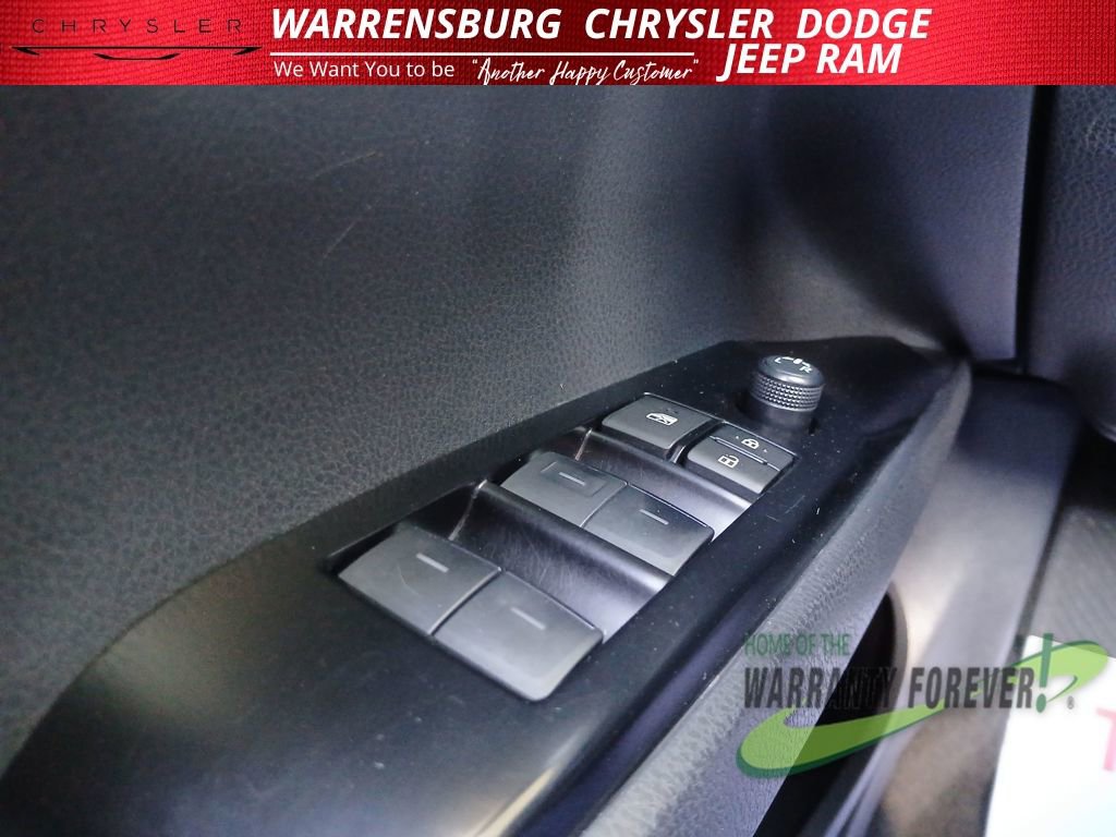 Used 2025 Toyota Camry SE image 27