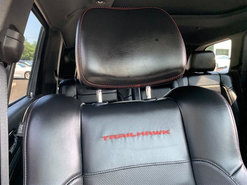 Used 2019 Jeep Grand Cherokee Trailhawk w/ Trailhawk Luxury Group image 14