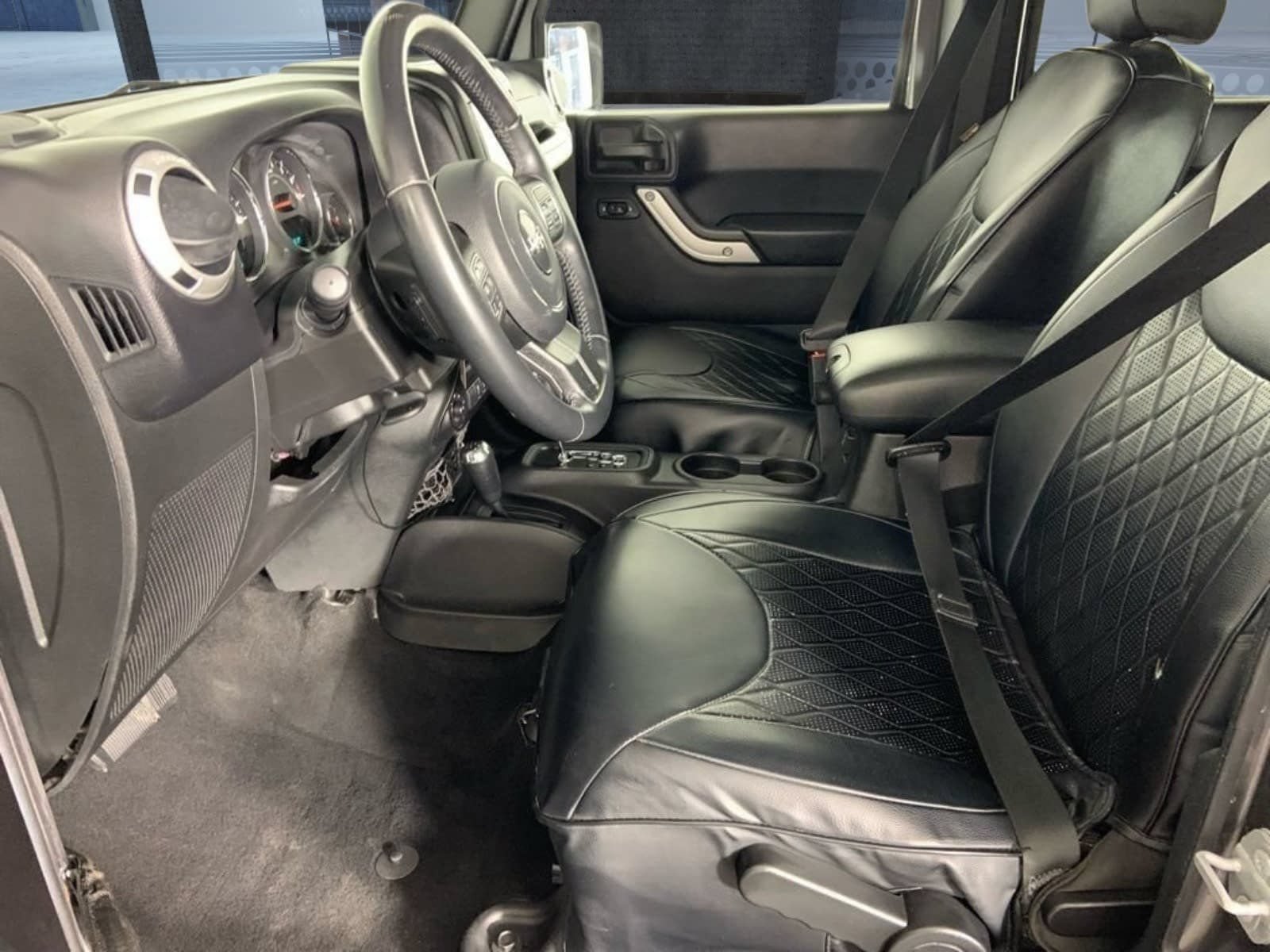 Used 2016 Jeep Wrangler Unlimited Sahara w/ Connectivity Group AWD/4WD image 22