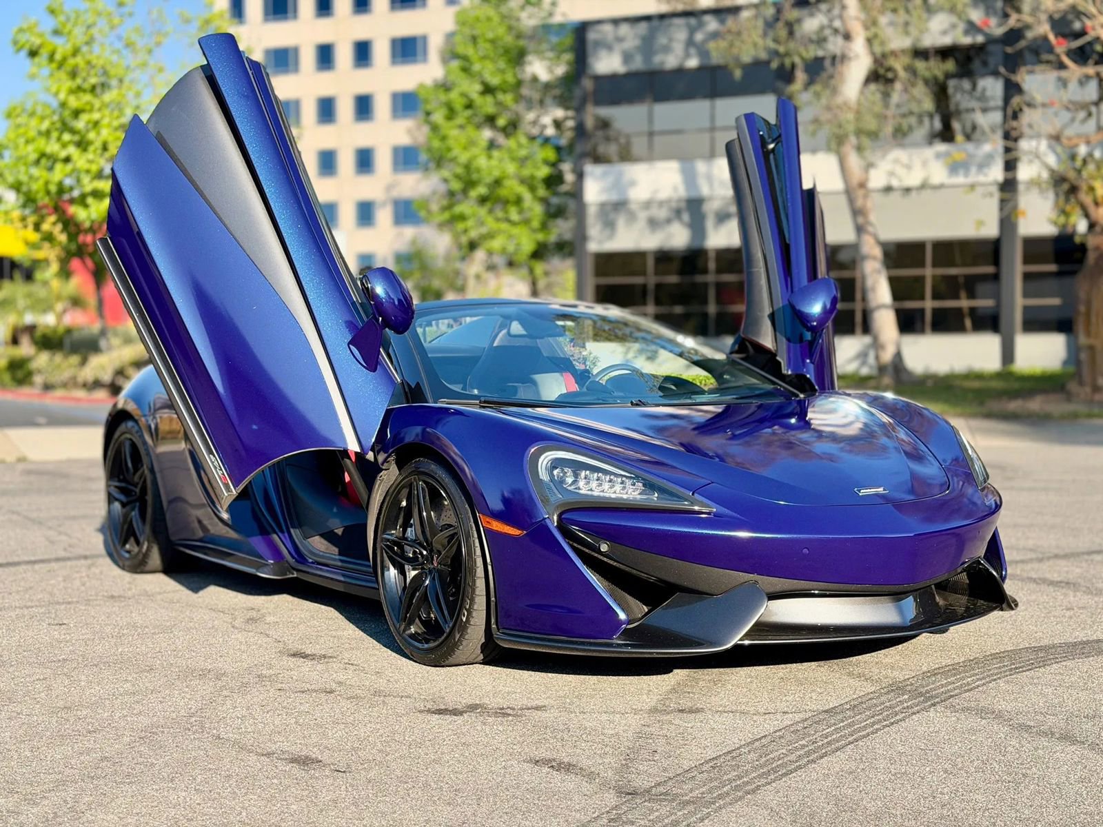 Used 2018 McLaren 570S Spider image 12