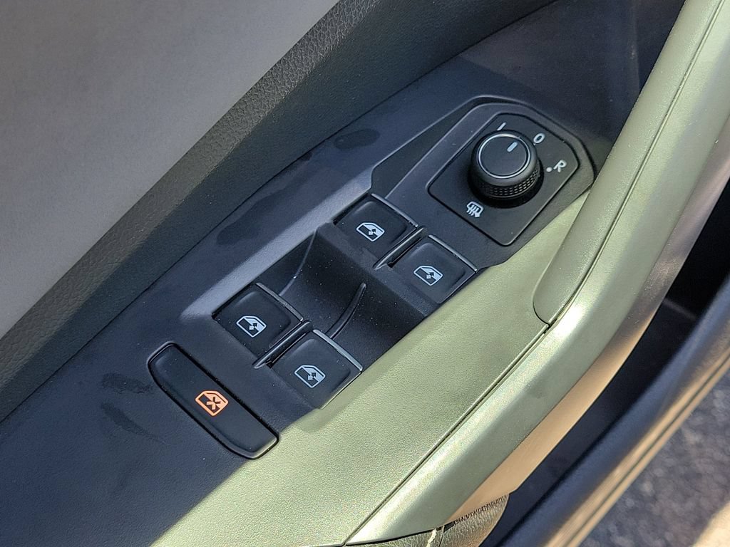 Used 2025 Volkswagen Jetta SE w/ Sunroof Package FWD image 17