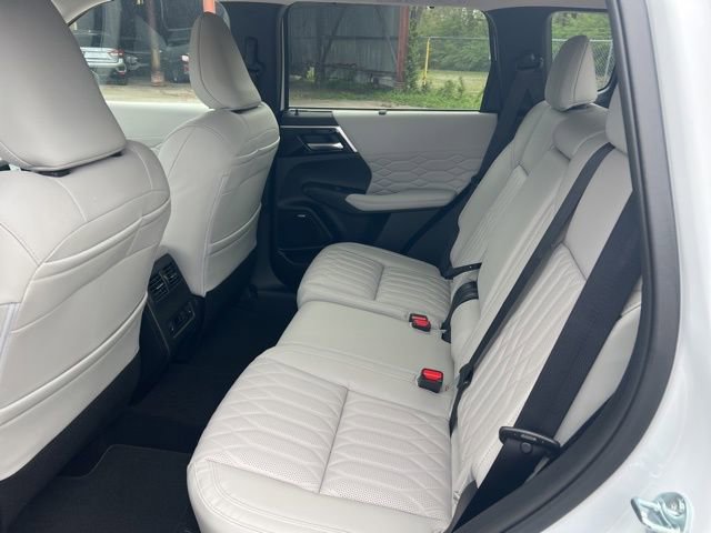 Used 2025 Mitsubishi Outlander SEL image 32